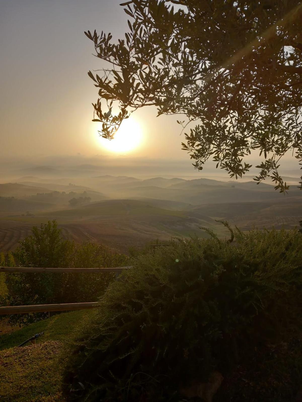 カラタフィーミ Agriturismo Antichi Granaiヴィラ エクステリア 写真