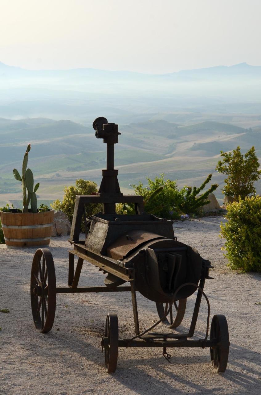 カラタフィーミ Agriturismo Antichi Granaiヴィラ エクステリア 写真